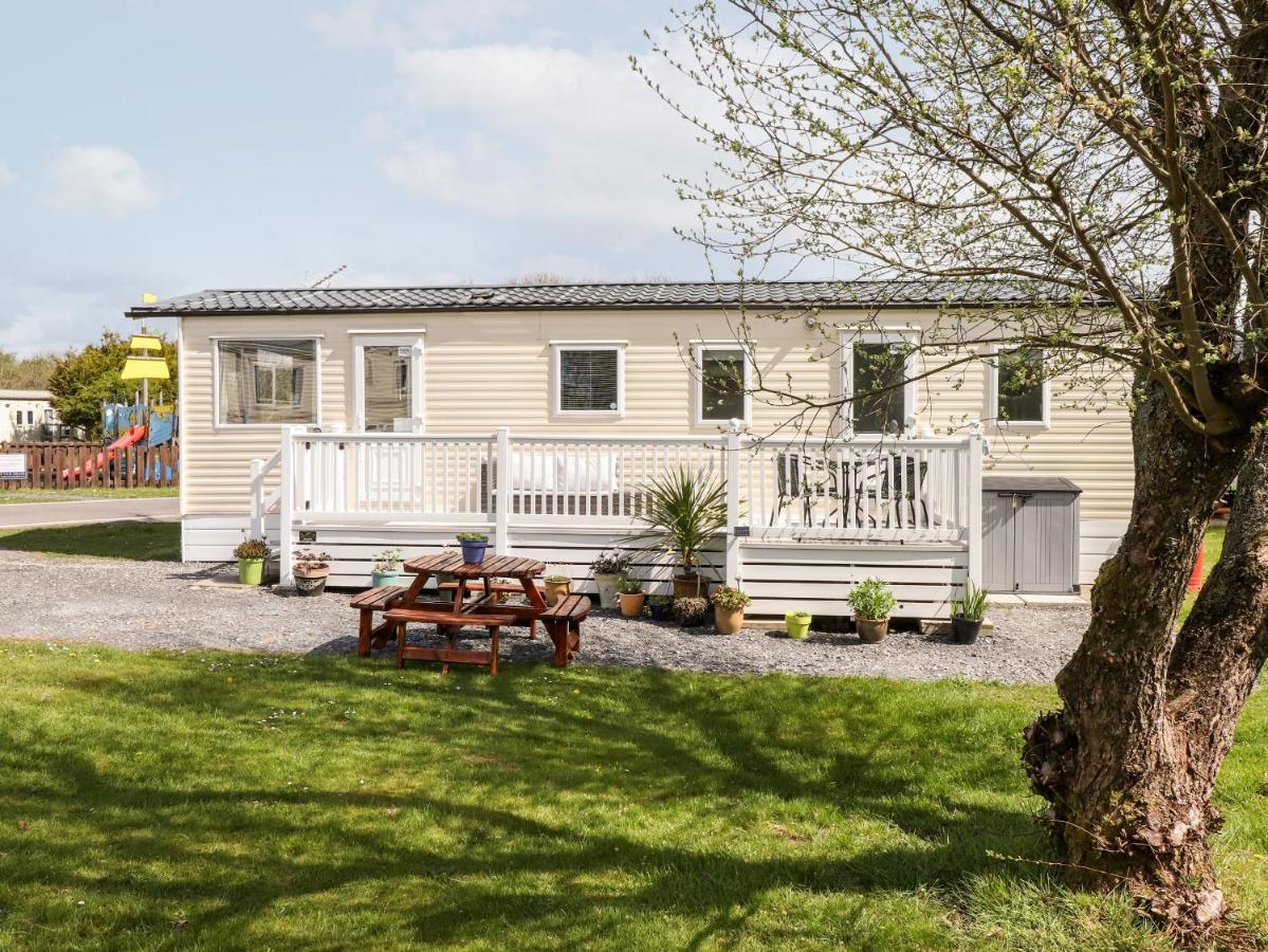 The Maples Vila Millom Exterior foto
